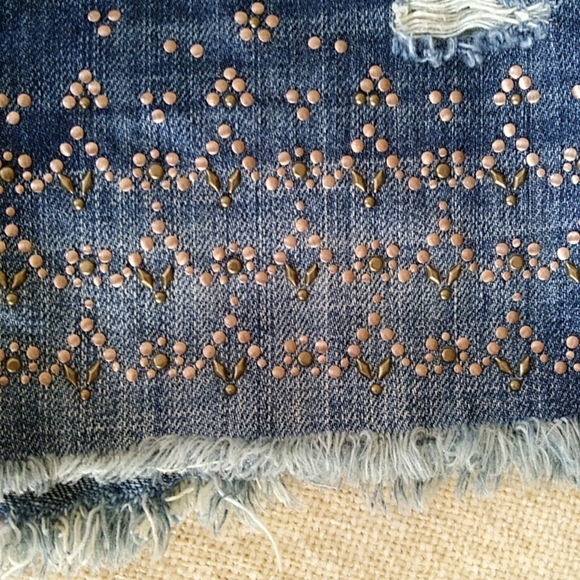 Abercrombie & Fitch Distressed Embellished Frayed Shortie Jean Shorts 0 ( W25) - Picture 7 of 16